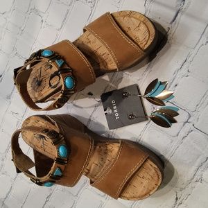 OTBT luggage turquoise stones sandals shoes wedges platforms 7